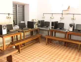 Current benches used in the lab